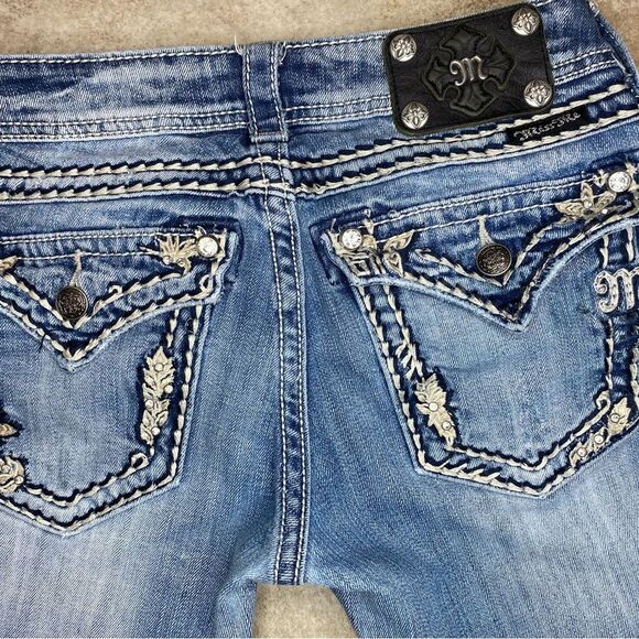 Miss Me Capri Jeans | Size 27x20.5 | Bling Pockets | Low Rise | Stretch| EUC - Picture 4 of 13